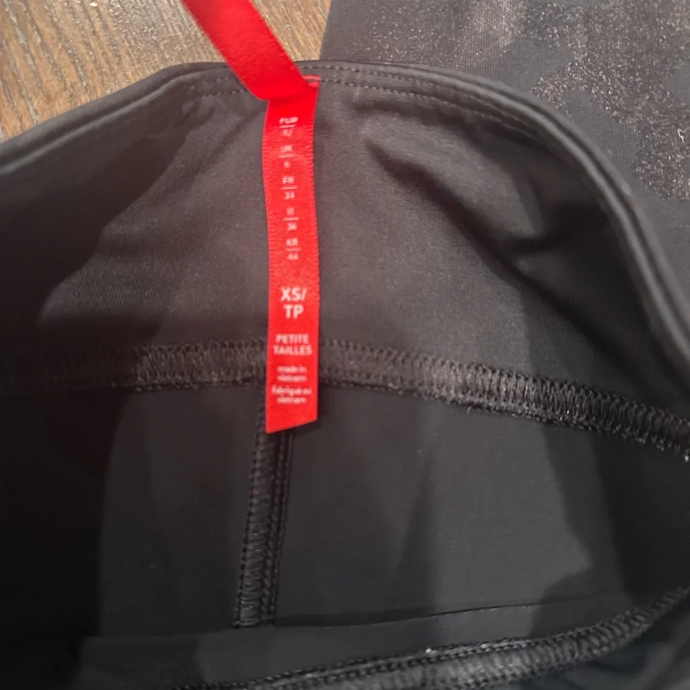 Faux leather camo Spanx XS excellent condition - Picture 5 of 6